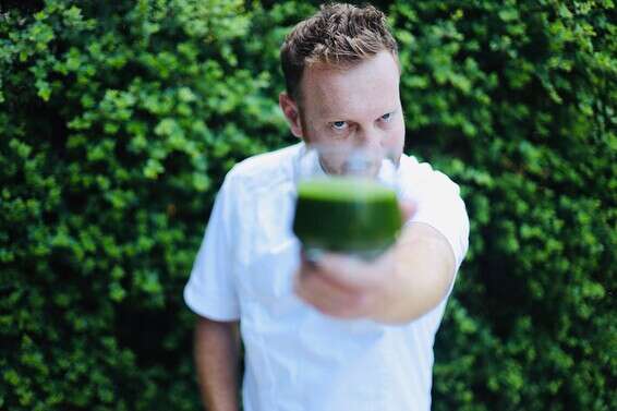 יובל בן נריה והמנקאי // צילום: סטודיו DMMWA